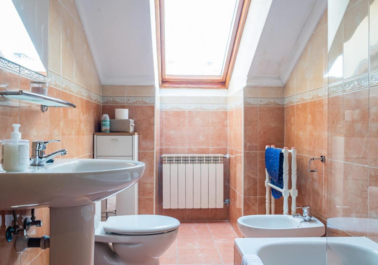 Apartamento Irene Centrico Con Wifi Y Parking Coche Tamano Medio Cangas De Onis Luaran gambar